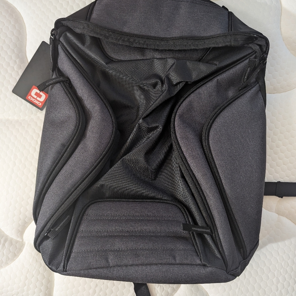 Brand NWT BLACK/GRAY OGIO hatch pack laptop backpack